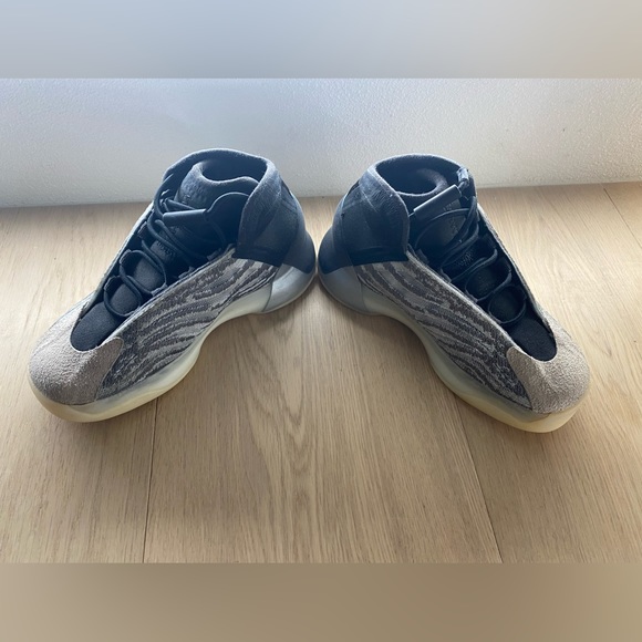 Yeezy Quantum Kids Basketball Lifestyle Model Size 11K Made by Adidas - Picture 8 of 12